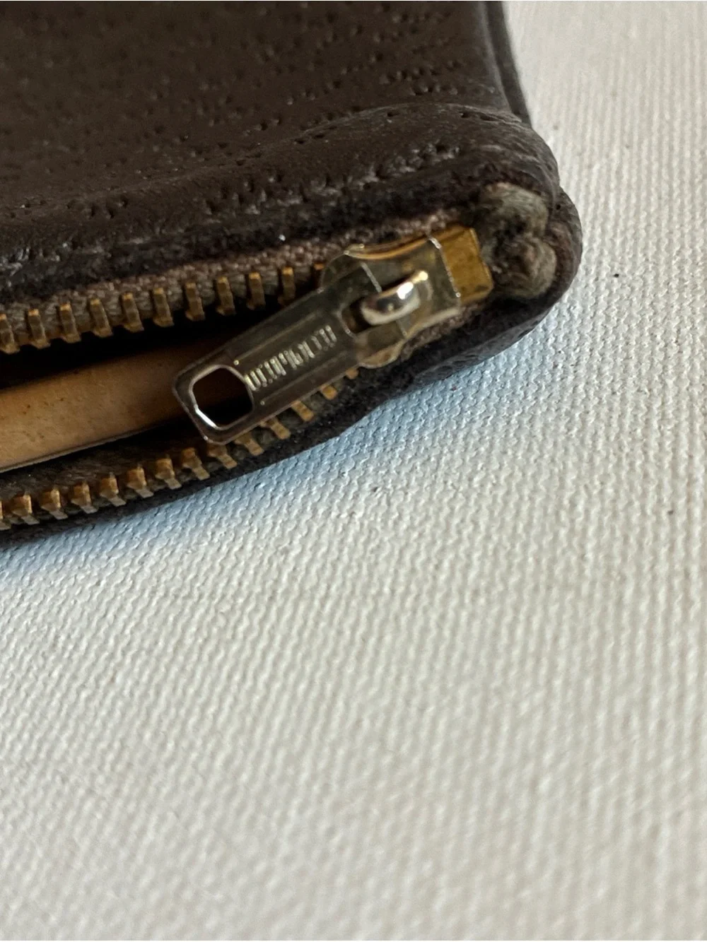 VNTG 1940s-Rogers Air Tite-Tobacco Pouch Imported Sheepskin Dark Brown Gold Zip